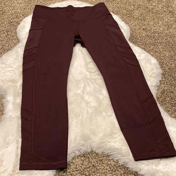 Athleta Tall Slash Stealth 7/8 Tight Legging - Size Medium - Picture 5 of 14